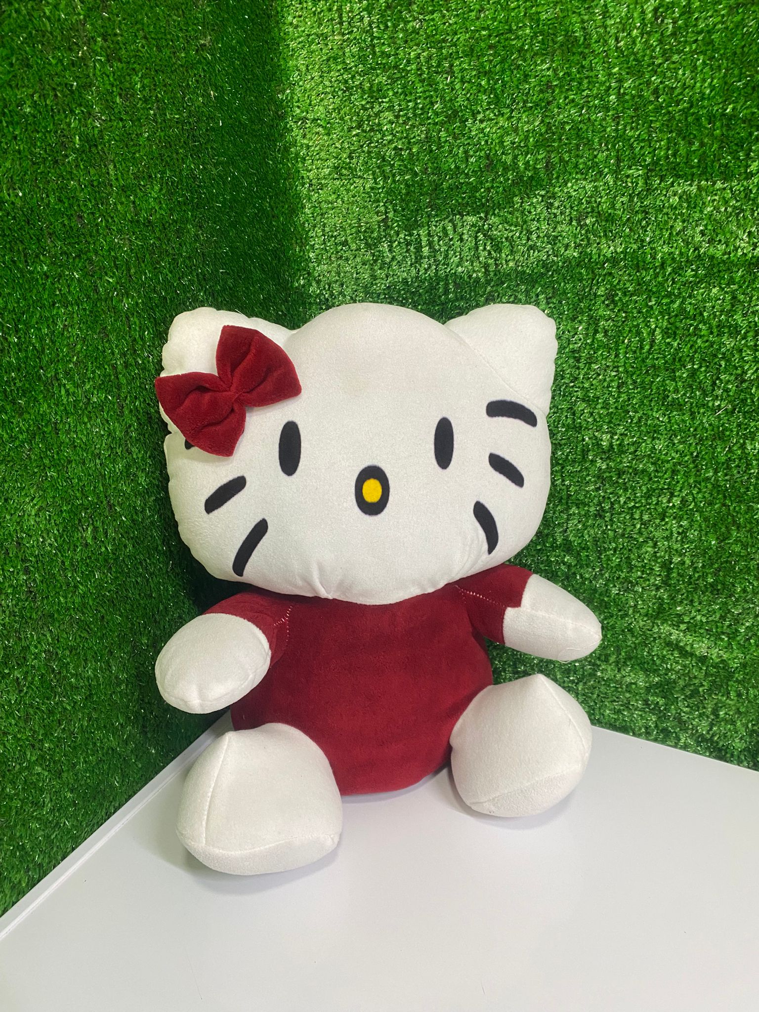 Hello Kitty Peluş Oyuncak (Kırmızı Elbiseli)
